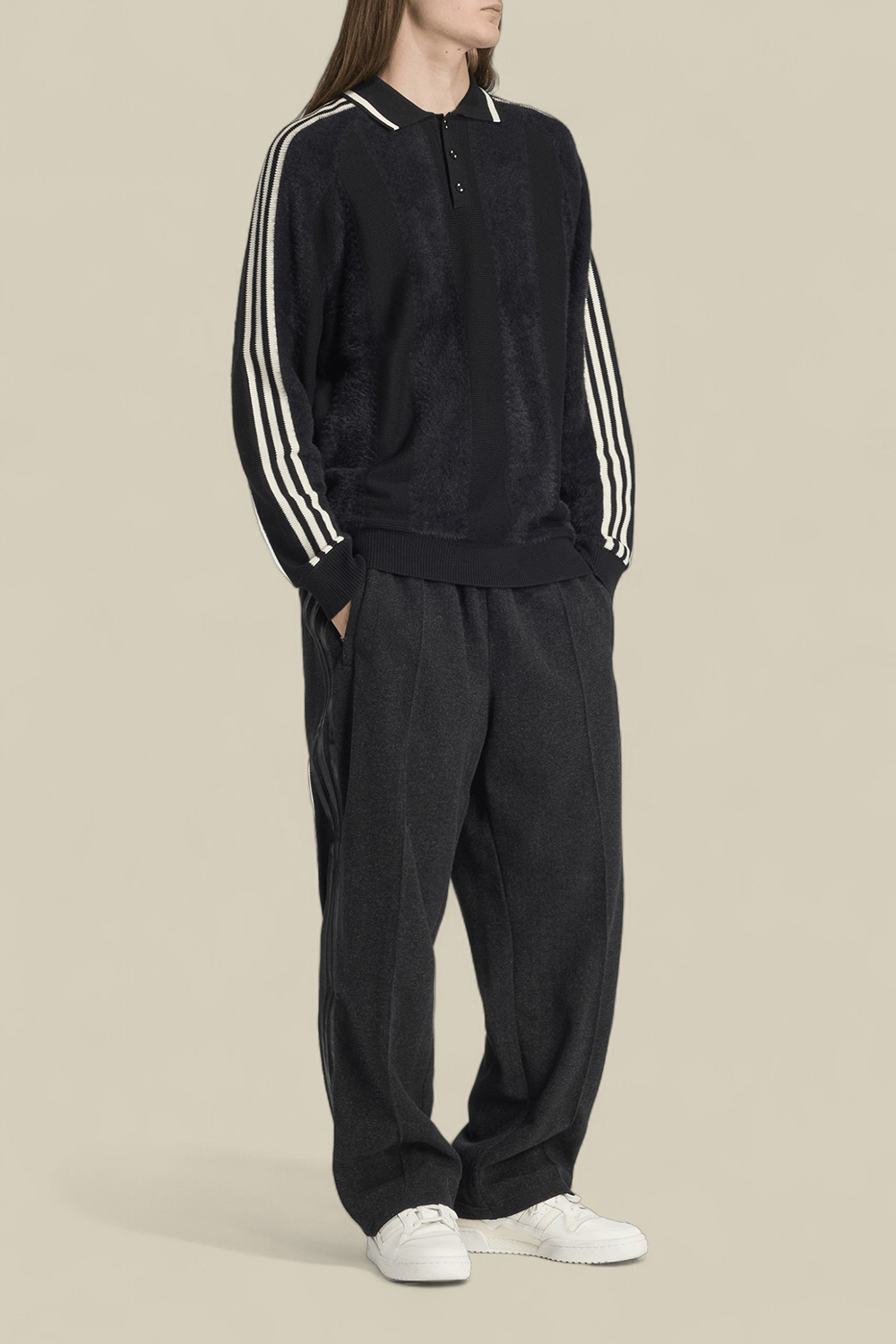 תמונת כל הלוק של סווטשירט פולו